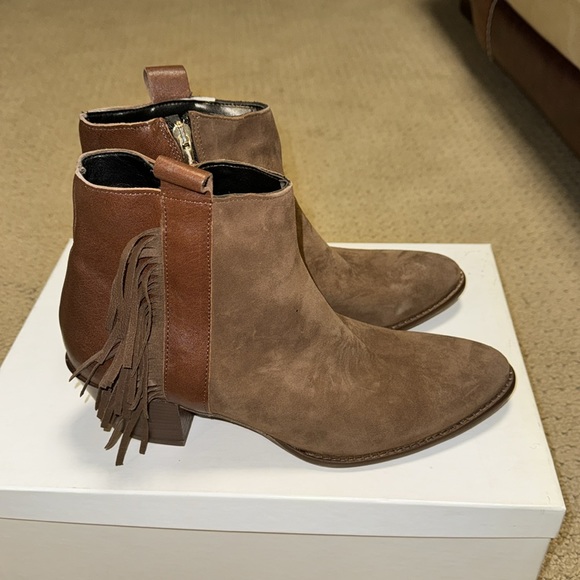 NIB Anna Rita N Brown Fringe ankle booties - Picture 2 of 12